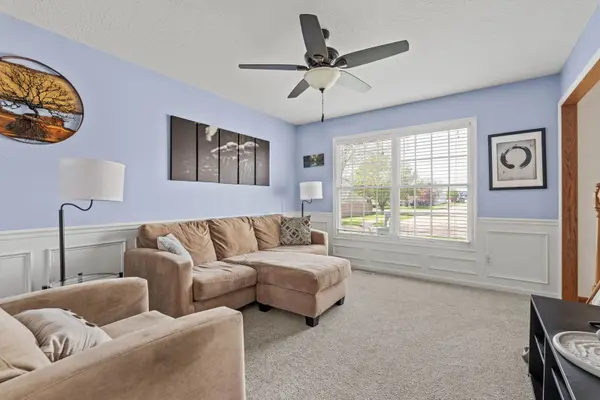 702 N Meadows CT, Davenport, IA 52806