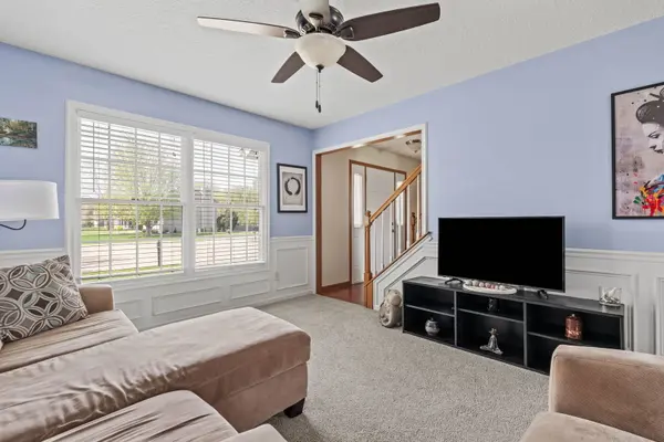 702 N Meadows CT, Davenport, IA 52806