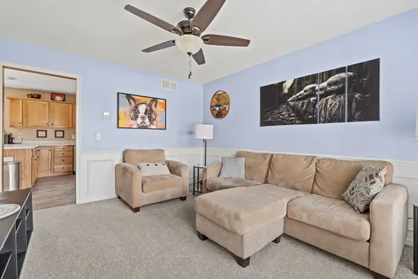 702 N Meadows CT, Davenport, IA 52806