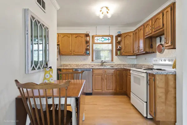 28W725 Main ST, Warrenville, IL 60555