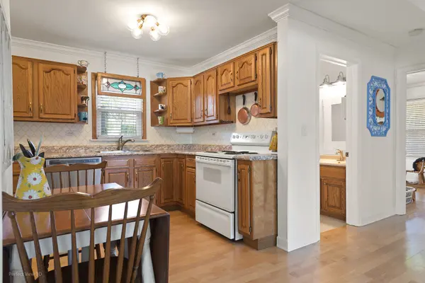 28W725 Main ST, Warrenville, IL 60555