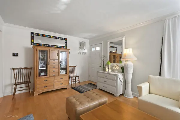 28W725 Main ST, Warrenville, IL 60555