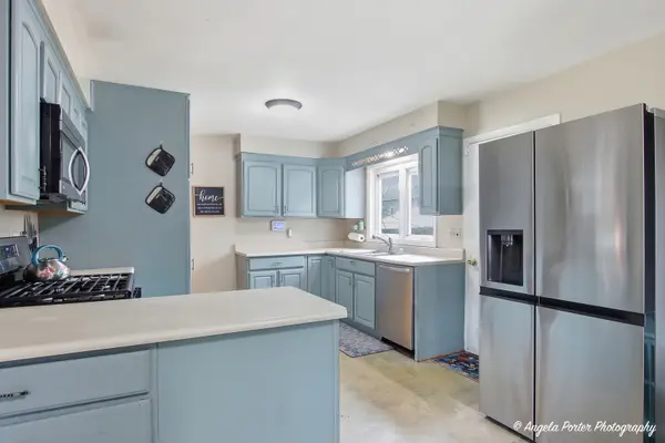 937 Wicker ST, Woodstock, IL 60098