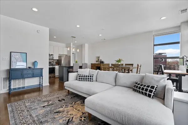 2045 W Concord PL #401, Chicago, IL 60647