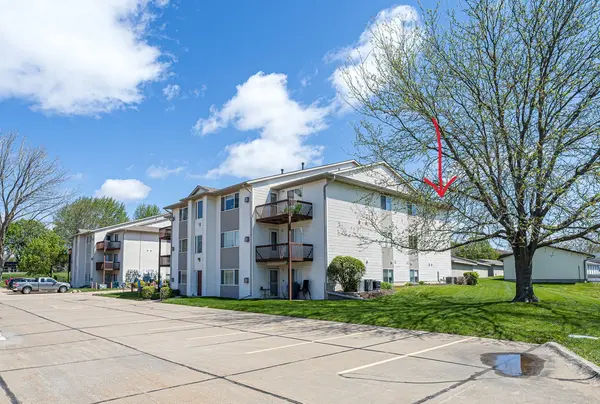 4186 Fairview DR #9, Bettendorf, IA 52722