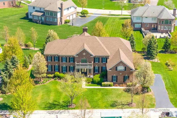18 Tournament DR N, Hawthorn Woods, IL 60047