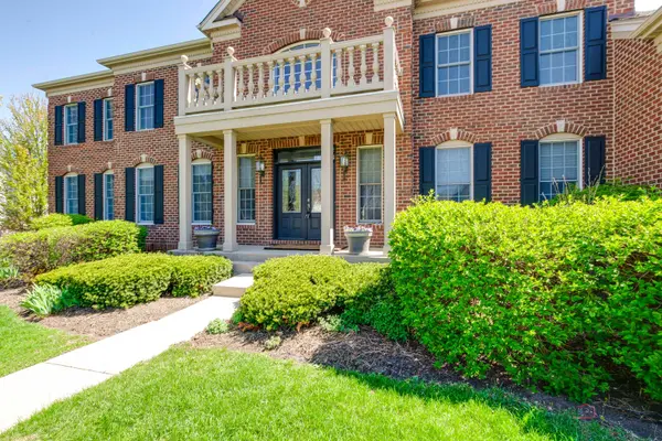 18 Tournament DR N, Hawthorn Woods, IL 60047