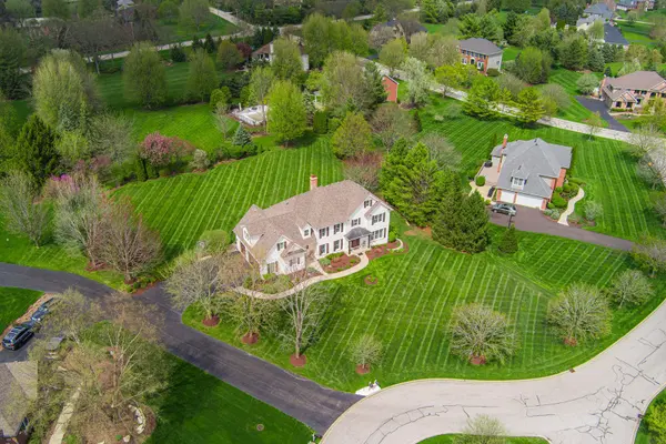 39W480 Abbey Glen CT, St. Charles, IL 60175