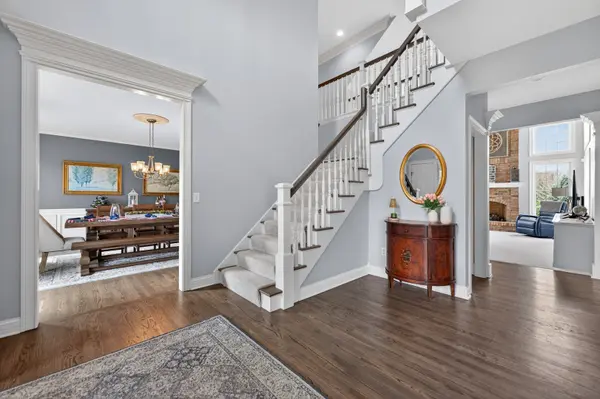 39W480 Abbey Glen CT, St. Charles, IL 60175