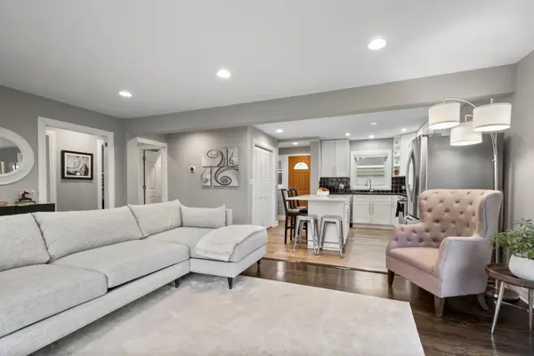 7027 Foster ST, Morton Grove, IL 60053