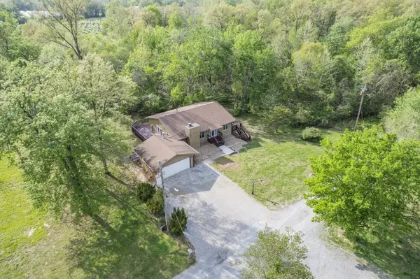 1005 S Pine Tree DR, Carterville, IL 62918