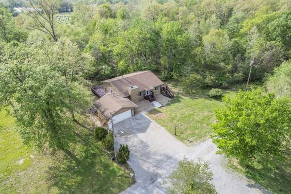 1005 S Pine Tree DR, Carterville, IL 62918