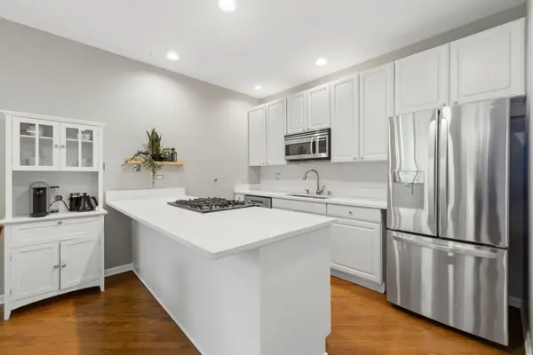 1840 W Diversey Pkwy #B, Chicago, IL 60614