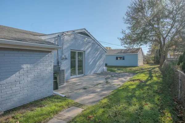 101 Edgehill DR, Bolingbrook, IL 60440