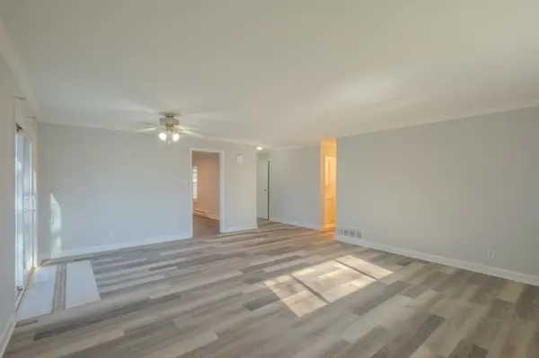 101 Edgehill DR, Bolingbrook, IL 60440