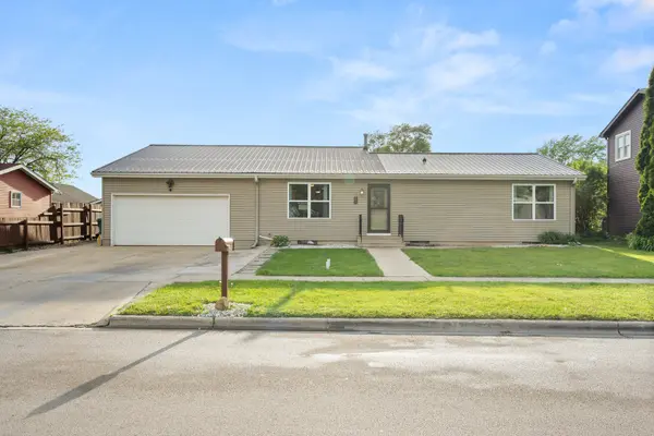 1605 Longwood DR, Sycamore, IL 60178