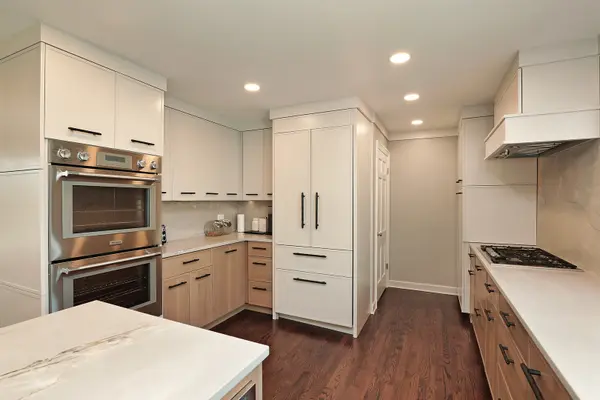 921 Woodbine LN, Northbrook, IL 60062
