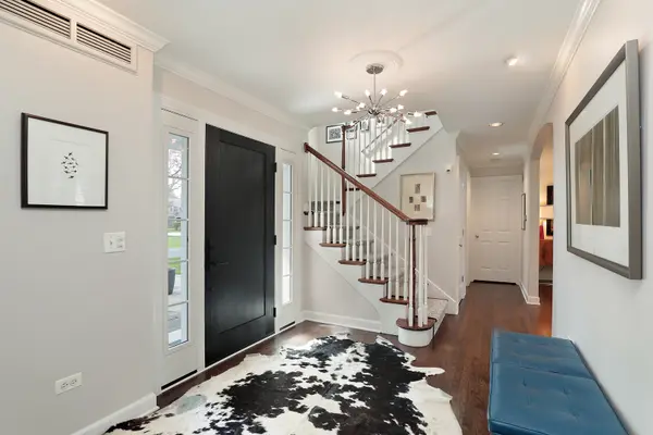 921 Woodbine LN, Northbrook, IL 60062