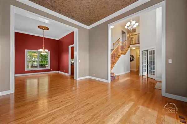 39W470 S Mathewson LN, Geneva, IL 60134