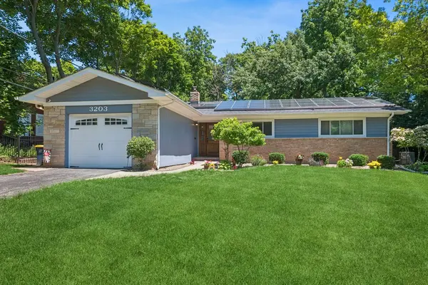 3203 Dato AVE, Highland Park, IL 60035