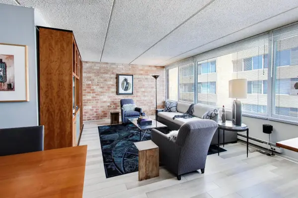 2024 Saint Johns AVE #301, Highland Park, IL 60035