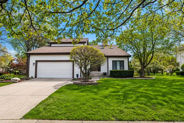 1368 Hunter CIR, Naperville, IL 60540