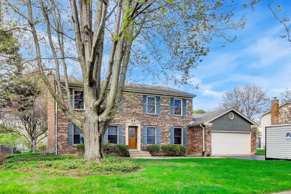 525 Skyline DR, Algonquin, IL 60102