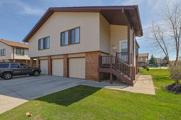 1332 Kingsbury DR #1, Hanover Park, IL 60133
