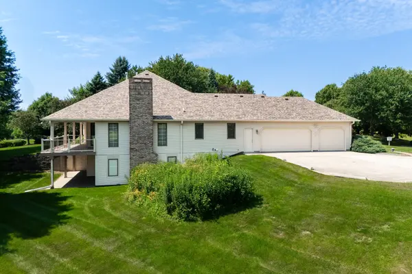 2357 Palmera CT, Bettendorf, IA 52722