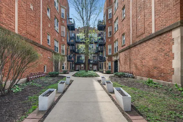 1651 W Pratt BLVD #1B, Chicago, IL 60626