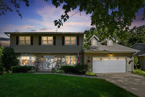 4340 Edwards CT, Davenport, IA 52807