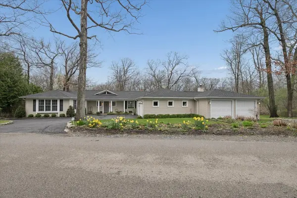346 Crescent DR, Lake Bluff, IL 60044