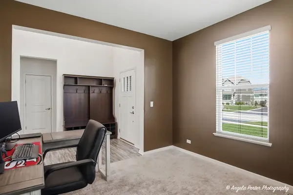 1127 Williamsbury DR, Crystal Lake, IL 60012