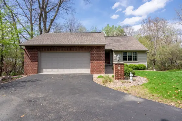 8 Briarwood LN, Rock Island, IL 61201
