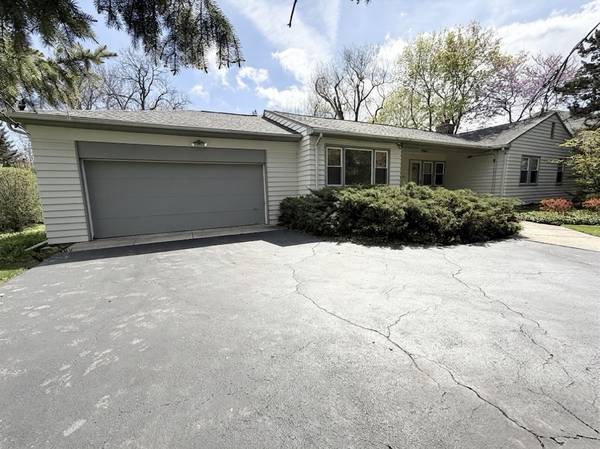 1533 Crabtree LN, Deerfield, IL 60015