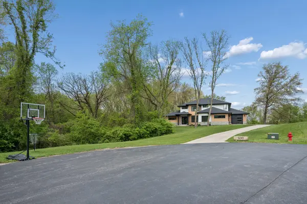 600 W 6th St CT, Coal Valley, IL 61240