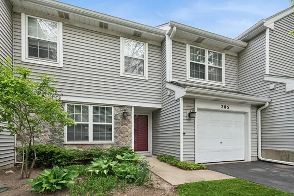 205 Parkview DR, Wauconda, IL 60084