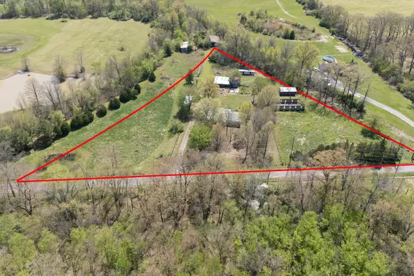 13849 Mustang RD, Marion, IL 62959