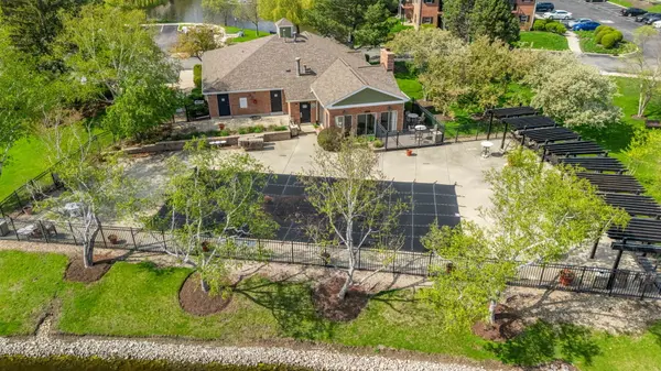1332 McDowell RD #201, Naperville, IL 60563