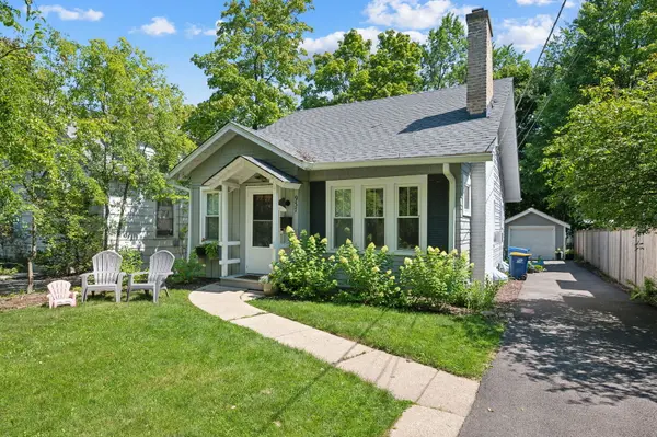 937 Pleasant AVE, Highland Park, IL 60035
