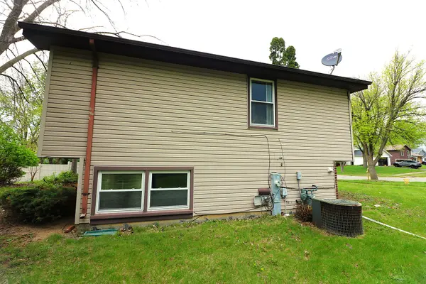 319 Dean CIR, Bolingbrook, IL 60440