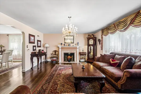 6147 N Central Park AVE, Chicago, IL 60659