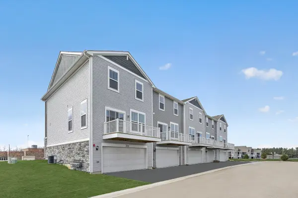 331 Settlers PL, West Dundee, IL 60118