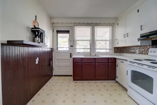 232 N 6th ST, Clinton, IA 52732