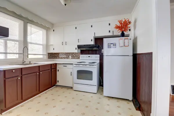232 N 6th ST, Clinton, IA 52732