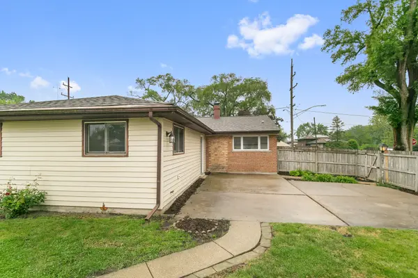 17303 Chicago AVE, Lansing, IL 60438