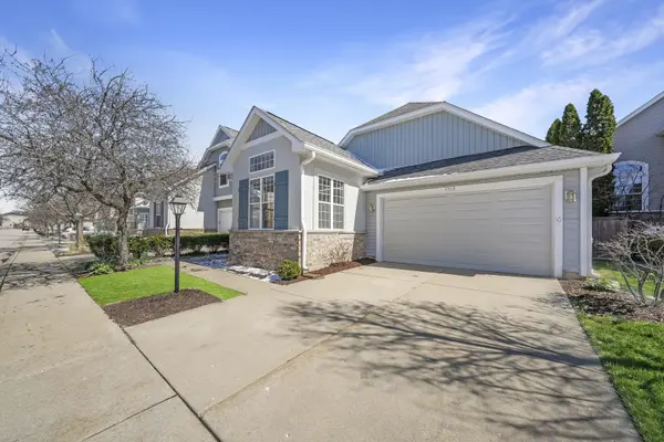 1713 Astor AVE, Oakbrook Terrace, IL 60181