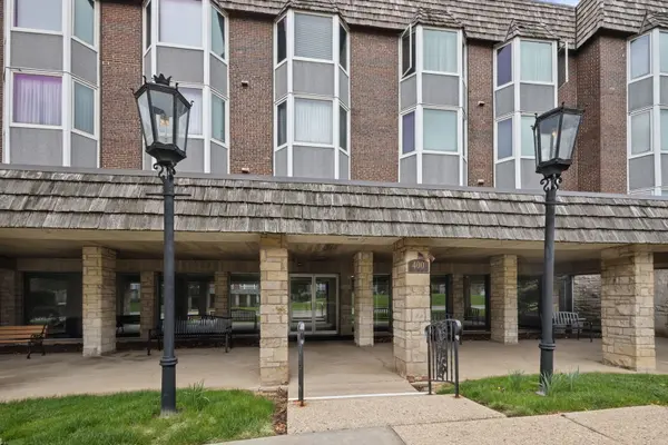 400 Ascot DR #2L, Park Ridge, IL 60068
