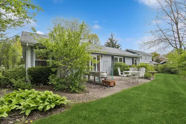 1165 Holly LN, Algonquin, IL 60102