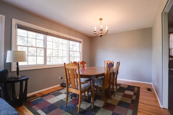 21W137 Everest RD, Lombard, IL 60148
